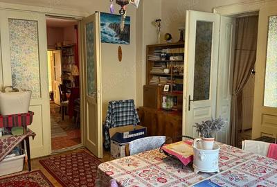 Casă cu 4 camere în Central