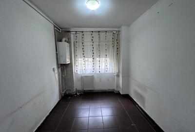 Apartament cu 3 camere decomandat în Giurgiului - 3