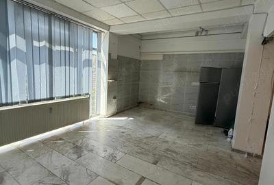 Spațiu comercial, de 80 mp, în Central