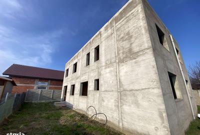 Casă cu 5 camere cu Teren 200 Mp în Sânmihaiu Român - 1