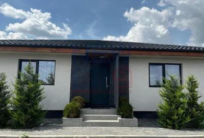 Casă cu 4 camere cu Canalizare în Crevedia