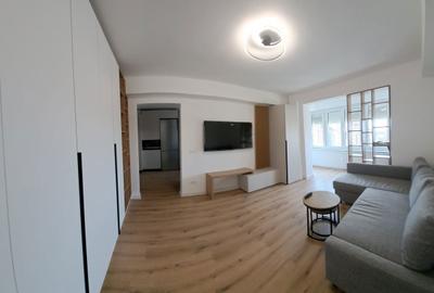 Spațiu comercial, de 56 mp, în P-ța Victoriei - 1