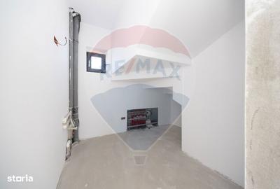 Casă cu 7 camere cu Teren 491 Mp în Central