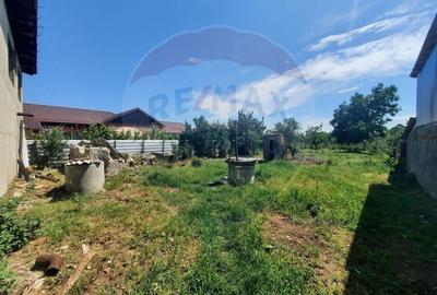 Teren intravilan de 921 mp, în Golești - 2