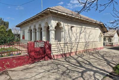 Casă cu 5 camere cu Teren 1200 Mp în Tichilești - 2