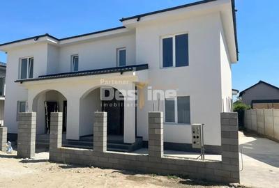 Casă cu 4 camere cu Teren 250 Mp în Central - 11