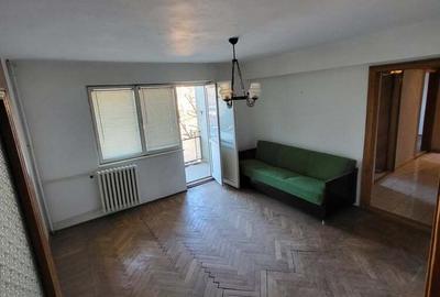 De vanzare apartament cu 3 camere etaj 3 in Parscov ,zona centrala! - 3