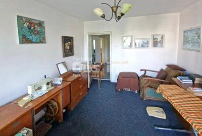 Apartament cu 3 camere semidecomandat în Giulești
