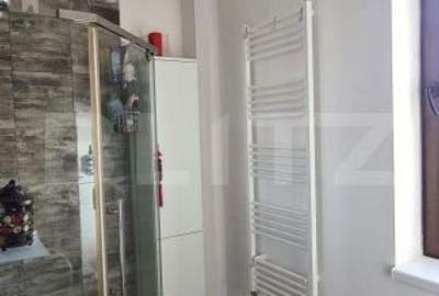 Casă cu 4 camere cu Canalizare în Dumbrăvița