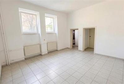 Spațiu comercial, de 35 mp, în Central - 2