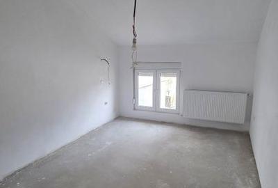 Casă cu Teren 600 Mp în Central - 15