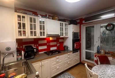 Apartament cu 3 camere decomandat în Dristor