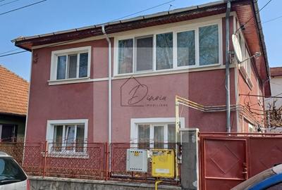 Casă cu 9 camere cu Canalizare în Noua - 3