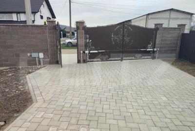 Casă cu 4 camere cu Teren 2500 Mp în Central - 9