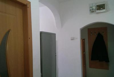 Garsonieră decomandată, mobilată în Girocului