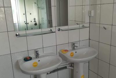 Spațiu comercial, de 688 mp, în Central - 4