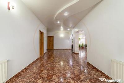 Casă cu 8 camere cu Teren 1000 Mp în Central - 15
