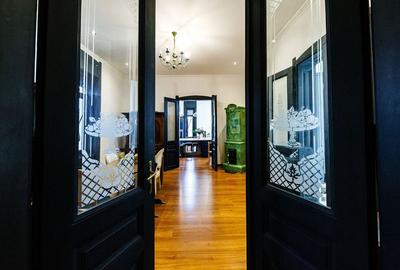 Casa cu Personalitate – Un Amestec Fascinant de Stil Istoric și Contemporan - 3