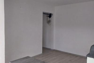 Apartament cu 3 camere semidecomandat în Berceni - 4