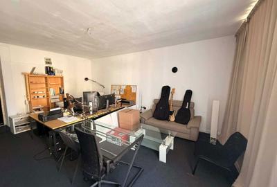 Spațiu comercial, de 60 mp, în Central - 4