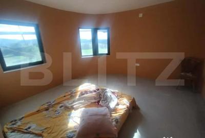 Spațiu comercial, de 1,400 mp, în Central - 12