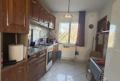 Casă cu 5 camere cu Teren 3000 Mp în Central - 1