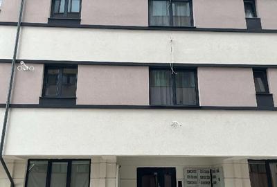 Garsonieră decomandată în Roșu