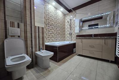 Apartament cu 3 camere decomandat în Tractorul - 9