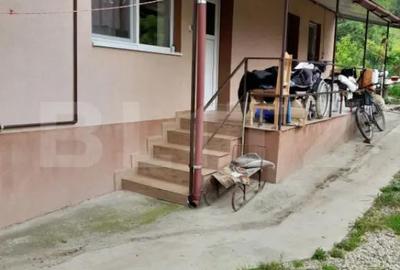Casă cu 2 camere cu Teren 850 Mp în Central - 1