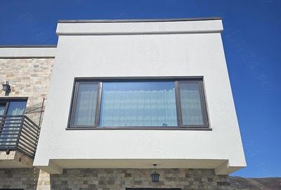 Casă cu Teren 350 Mp în Central - 1