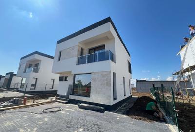 Vila - 4 camere - in ansamblu rezidential-3 bai - apa curenta- str asfaltata - 2