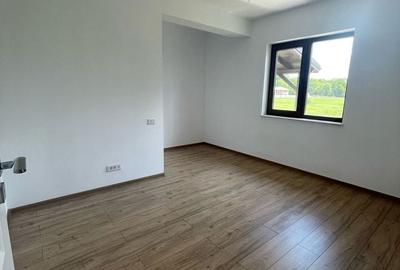 Casă cu 3 camere cu Teren 300 Mp în Central - 11
