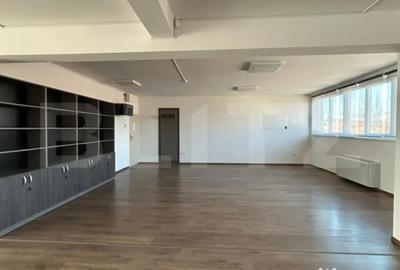 Spațiu comercial, de 130 mp, în Central - 3