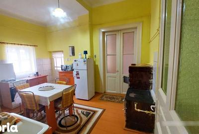 Casă cu 4 camere cu Teren 763 Mp în Central