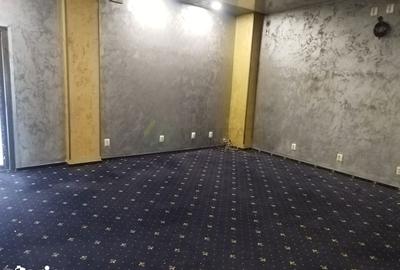 Spațiu comercial, de 70 mp, în Central - 8