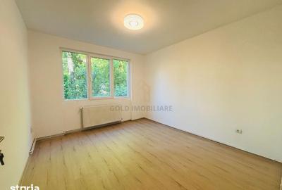 Apartament cu 3 camere semidecomandat în Săsar