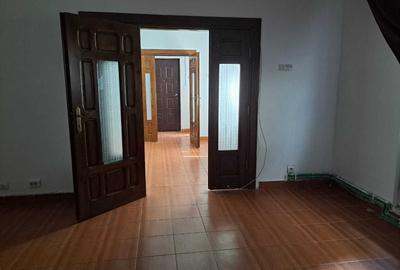 Casă cu 3 camere în 16 Februarie - 3