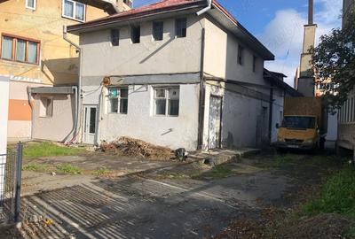 Inchiriez spatiu comercial birouri 180 mp central Campulung Moldovenesc - 1