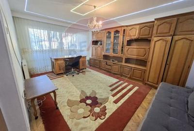 Apartament cu 3 camere decomandat, mobilat în Central - 1
