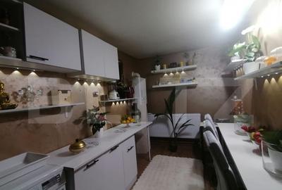 2 CASE la pret de una DRAGANESTI PH - 9