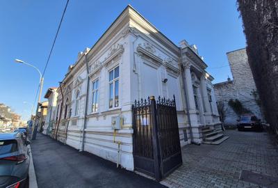 Casă individuală cu 6 camere cu Canalizare în P-ța Victoriei - 2
