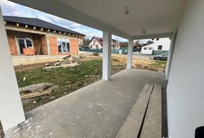 Casă cu 4 camere cu Teren 812 Mp în Satu Nou de Jos - 8