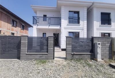 Duplex despartit prin camera tehnica - bucatarie inchisa - dormitor la parter -