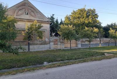 Casă cu 5 camere cu Teren 1968 Mp în Central - 1
