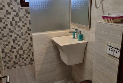 Casă cu 8 camere cu Teren 250 Mp în Central - 12