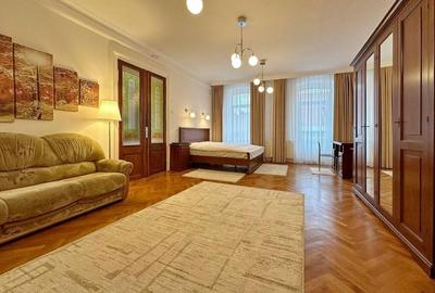 Apartament cu 3 camere circular, mobilat în Centrul Istoric