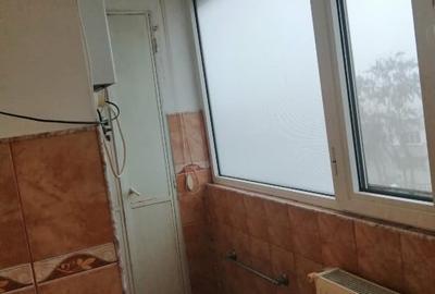 Apartament cu 3 camere decomandat în Călărași - 3