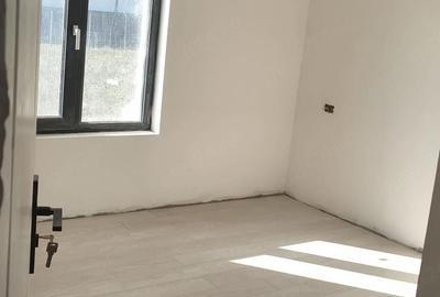 Casă cu 7 camere cu Teren 343 Mp în Malu Mare - 5
