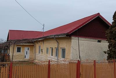 Casă cu 4 camere în Vadu Pașii - 1