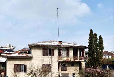 Casă cu 6 camere cu Teren 650 Mp în Central - 1